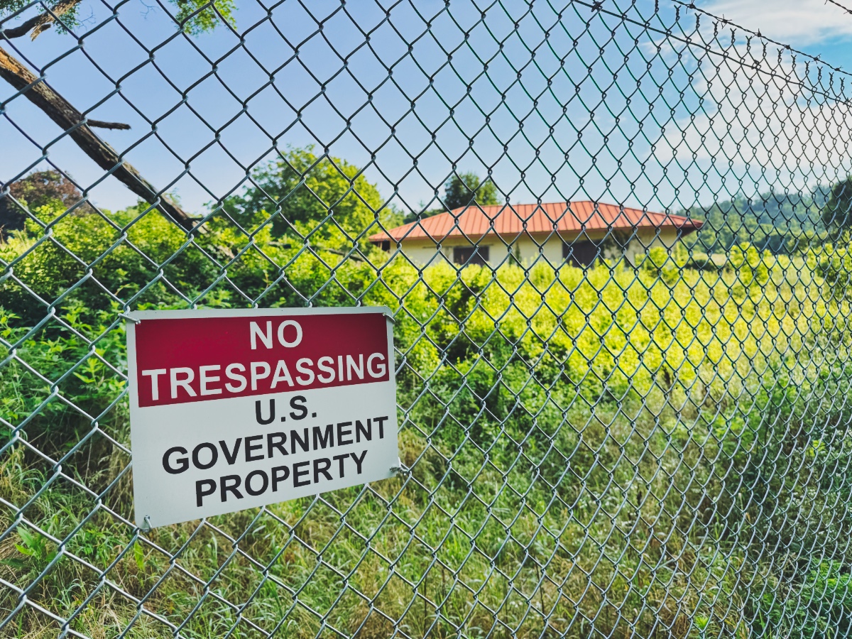 Appalachian Trail #42: Top Secret Stuff & an Iconic Shelter - Mile 971 - 980.8