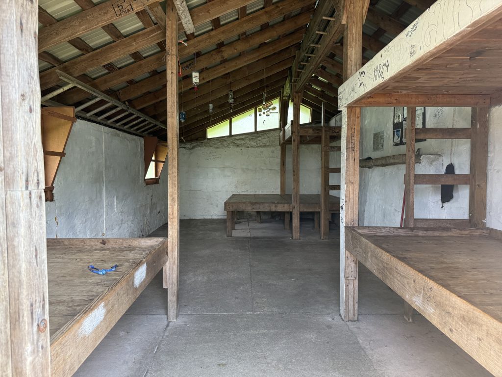 appalachian trail day 37 chestnut knob shelter inside nuttyhiker