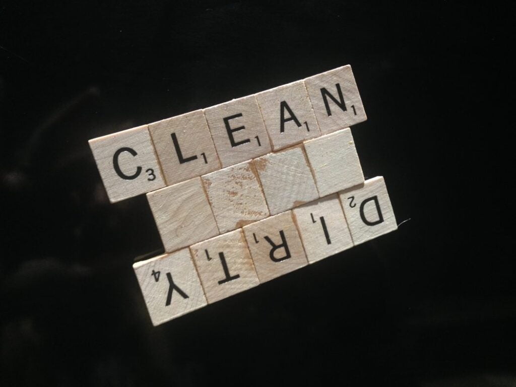 Clean & Dirty magnet for the dishwasher using scrabble tiles